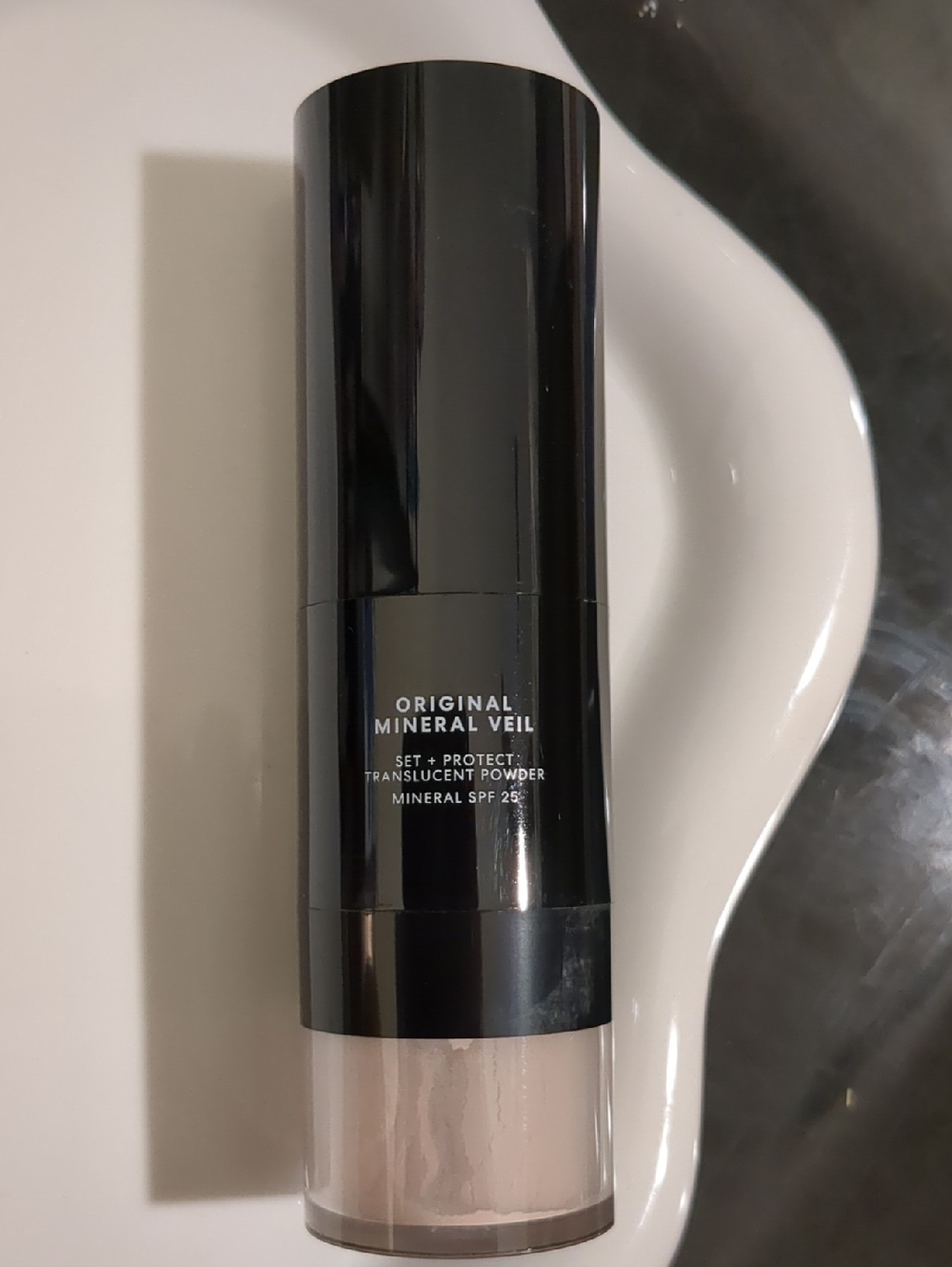 Set + Protect Translucent Powder - Picture 3 of 4